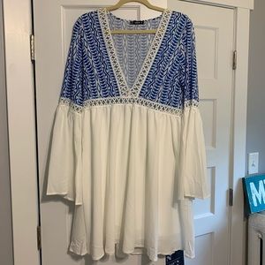 Blue and White VNeck Sleeved Dress (Large)